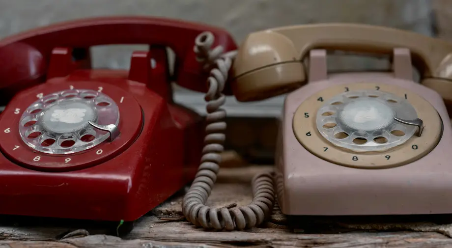 Deux téléphones, utiles pour me contacter pour un futur projet, une future collaboration dans la stratégie digitale de marque. Deux téléphones, utiles pour me contacter pour un futur projet, une future collaboration dans la stratégie digitale de marque.